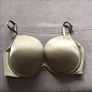 New Victoria's Secret Bra size 34DD